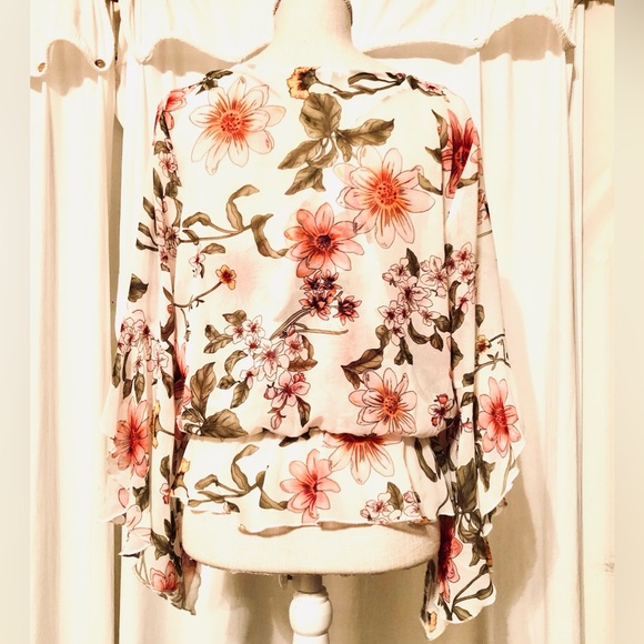 Women’s(Guess) Pink & White Floral ruffle-sleeved Blouse in size Large - Picture 3 of 7